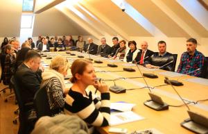 PODPIS POGODBE  FOTO LJUBO VUKELIČ 30s